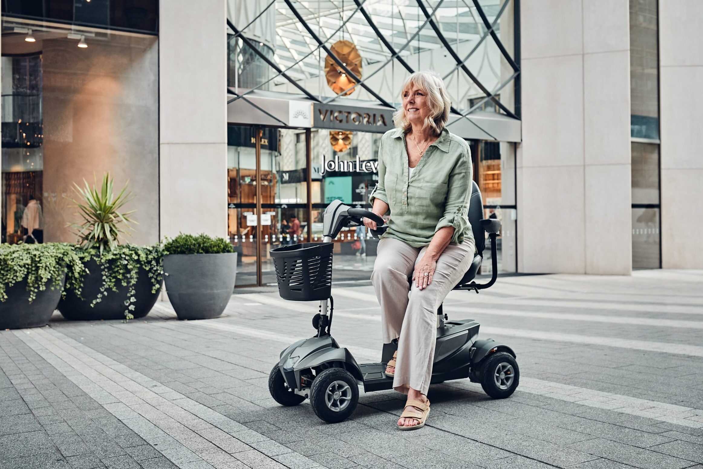 Pavement mobility scooter UK for everyday outdoor use